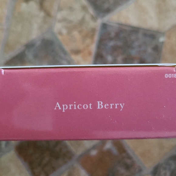 Laura Geller Baked Blush-N-Brighten Apricot Berry - Picture 2 of 3